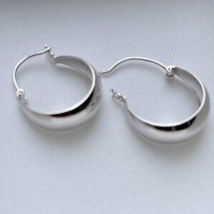 Linjer: Chunky Silver Hoop Earrings - Jorunn